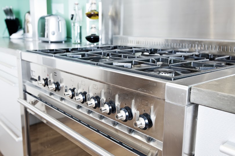 Auckland Gasfitter installing a new gas hob